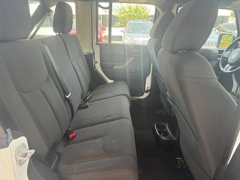 Used 2016 Jeep Wrangler Unlimited Sport w/ Connectivity Group AWD/4WD image 18