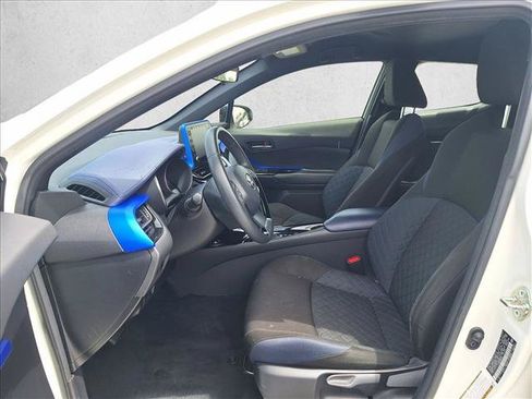 Used 2020 Toyota C-HR XLE FWD image 10