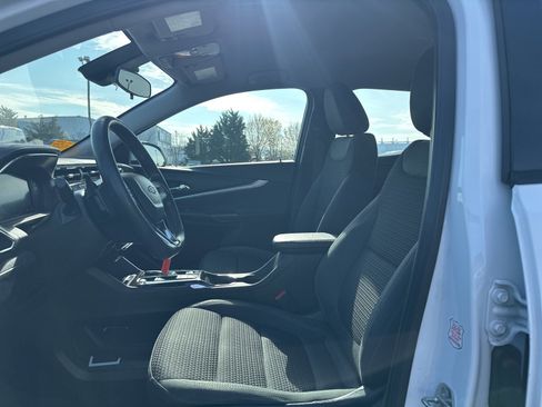 Used 2023 Chevrolet Bolt EUV LT image 6