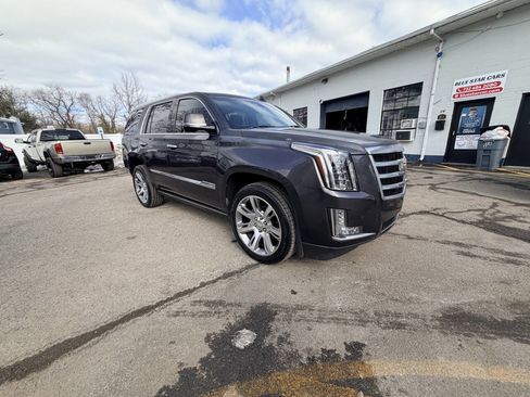 Used 2015 Cadillac Escalade Premium image 6