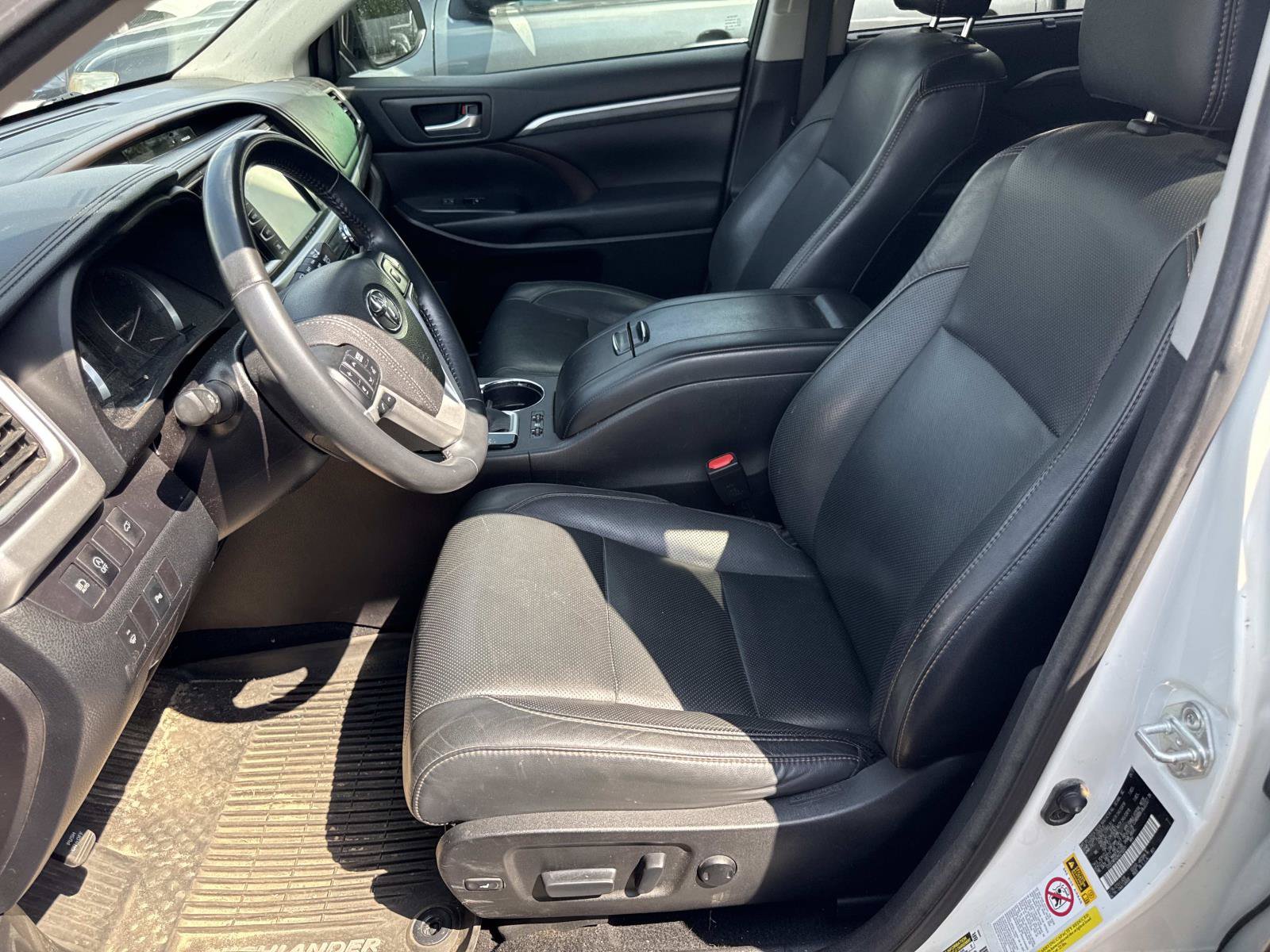 Used 2017 Toyota Highlander Limited FWD image 4