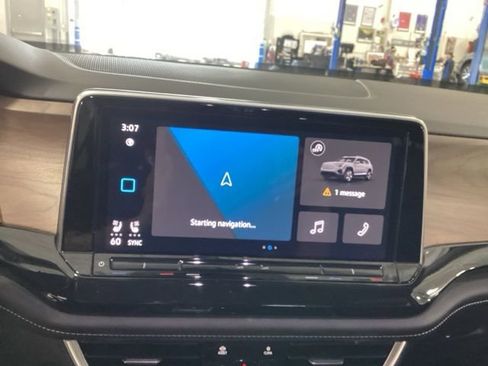 Used 2025 Volkswagen Atlas SE AWD/4WD image 10