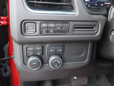 Used 2024 Chevrolet Suburban RST w/ Luxury Package image 12