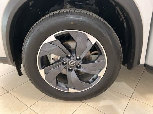 Used 2024 Nissan Rogue SV image 29