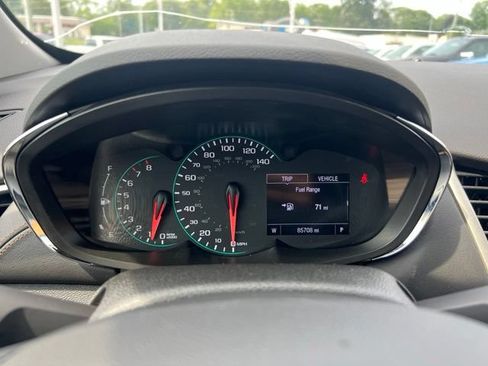 Used 2019 Chevrolet Trax LT w/ Sun & Sound Package FWD image 12