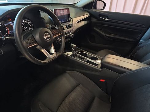 Used 2024 Nissan Altima 2.5 SV FWD image 14
