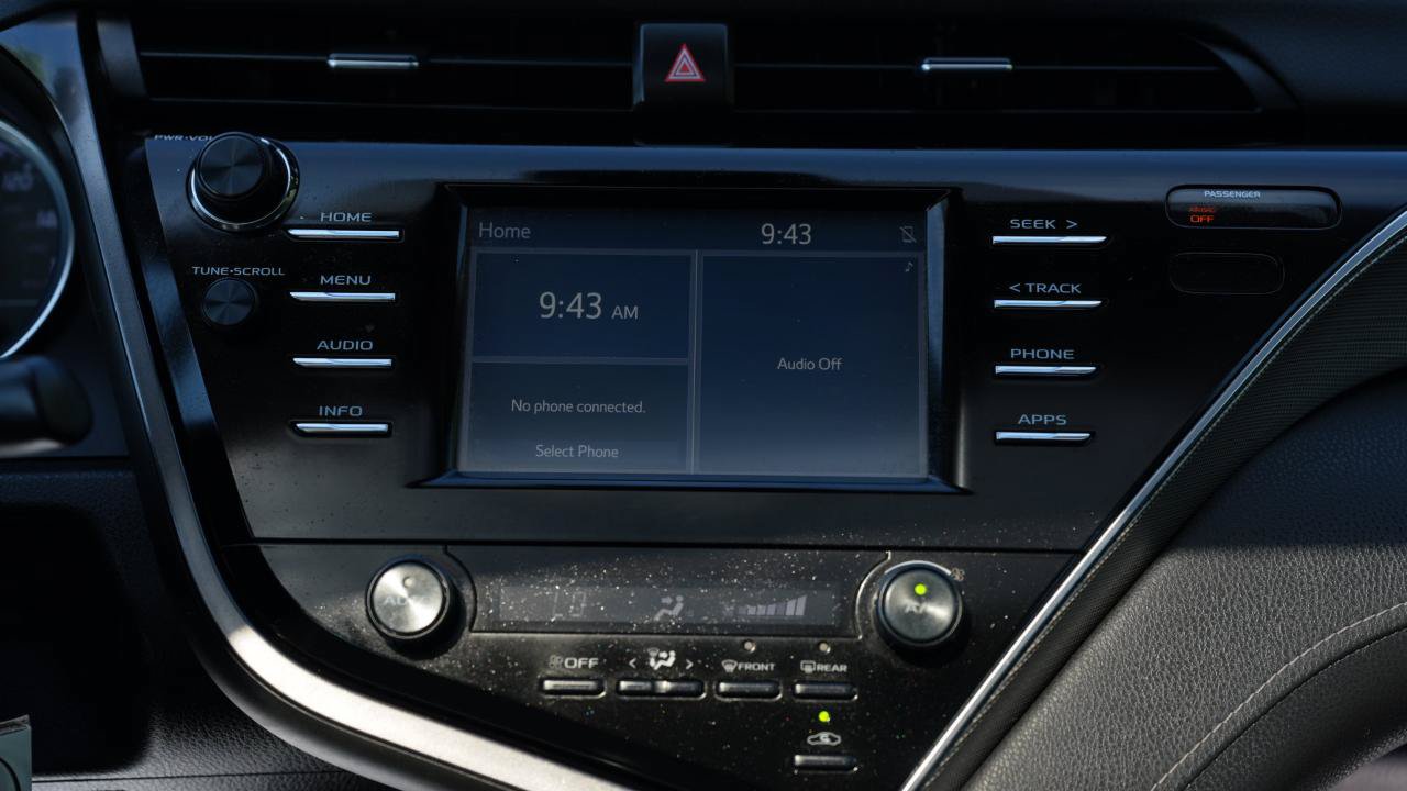 Used 2018 Toyota Camry SE w/ Moonroof Package FWD image 8