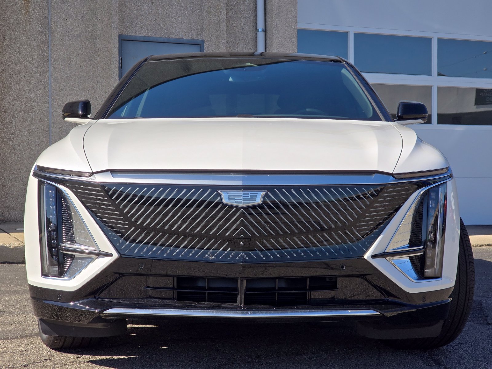 Certified 2025 Cadillac Lyriq Luxury w/ LPO, Floor Liner Package AWD/4WD image 3