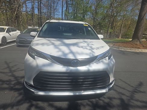 Used 2023 Toyota Sienna XLE image 15