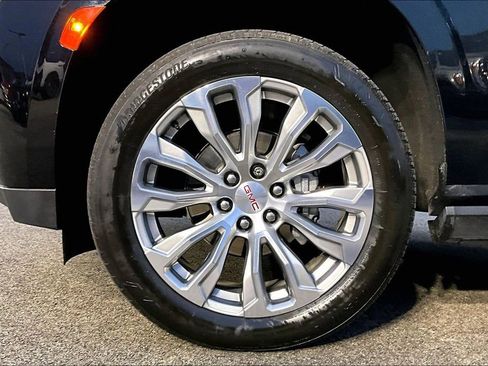 Used 2023 GMC Yukon Denali image 9