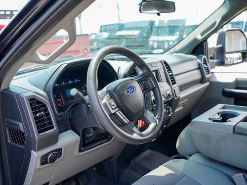 Used 2018 Ford F250 XL w/ STX Appearance Package RWD image 2