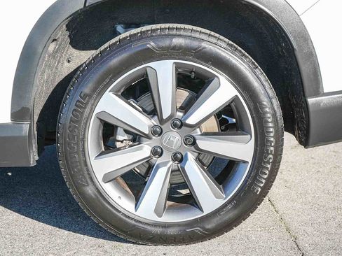 Certified 2025 Honda Pilot Touring image 10