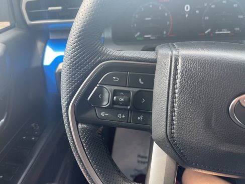 Used 2025 Toyota Tacoma TRD Off-Road image 23