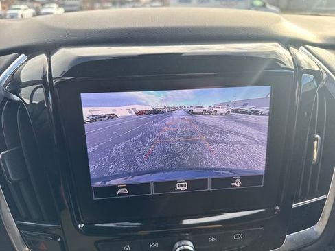 Used 2022 Chevrolet Traverse LT image 23
