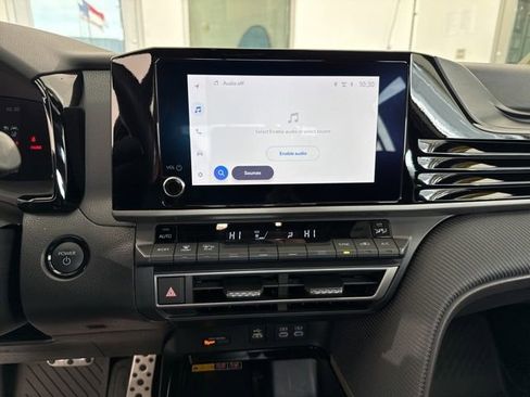 Used 2025 Toyota Camry SE w/ Convenience Package image 24