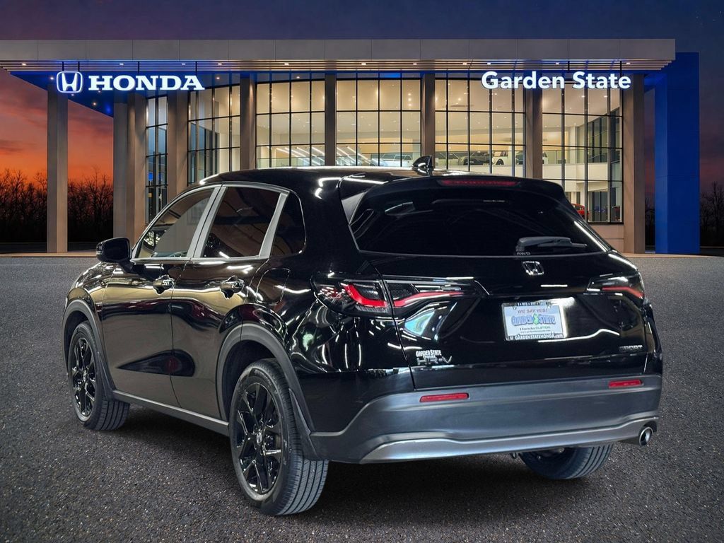 Used 2024 Honda HR-V Sport image 3