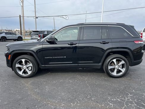 Used 2023 Jeep Grand Cherokee Limited w/ Luxury Tech Group II image 8