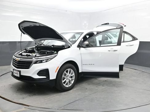 Used 2022 Chevrolet Equinox LS AWD/4WD image 40