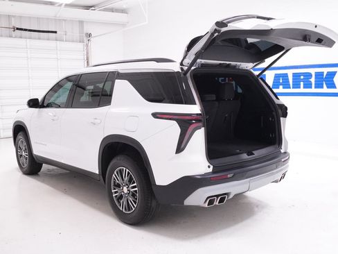 Used 2024 Chevrolet Traverse LT FWD image 10