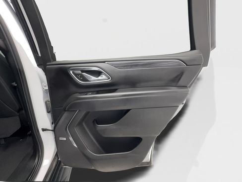 Used 2024 GMC Yukon SLT RWD image 30
