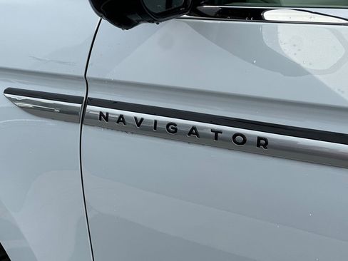 New 2026 Lincoln Navigator Premiere image 27