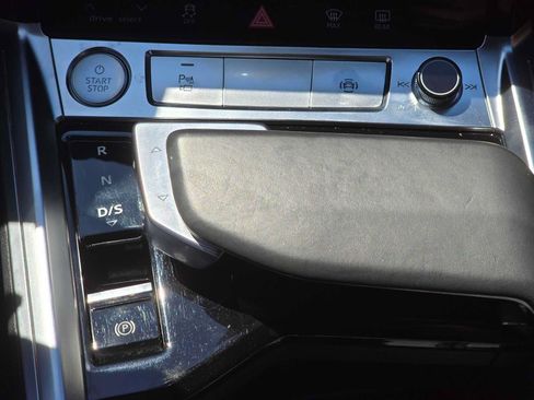 Used 2019 Audi e-tron Prestige AWD/4WD image 28