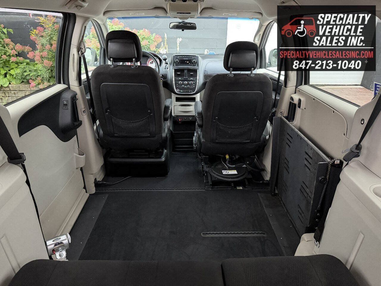 Used 2013 Dodge Grand Caravan SXT FWD image 24