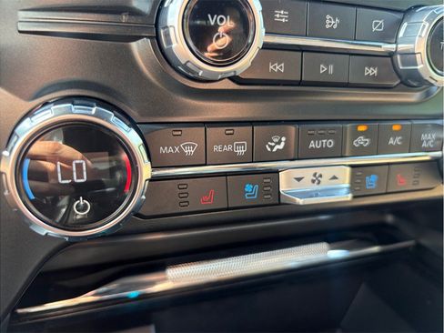 Used 2021 Ford F150 Lariat AWD/4WD image 36