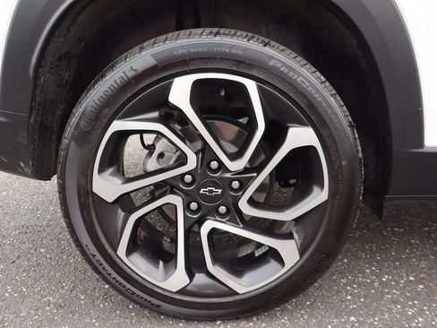 Used 2024 Chevrolet Trax RS w/ Sunroof Package FWD image 38