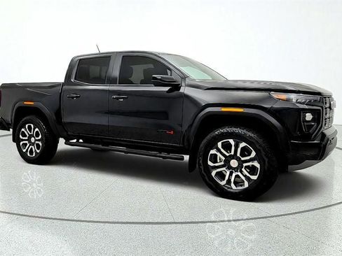 Used 2024 GMC Canyon AT4 w/ AT4 Premium Package AWD/4WD image 3