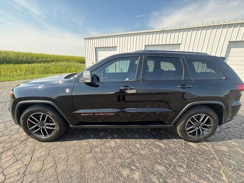 Used 2019 Jeep Grand Cherokee Trailhawk w/ Trailhawk Luxury Group AWD/4WD image 2