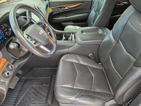 Used 2020 Cadillac Escalade Premium Luxury AWD/4WD image 11