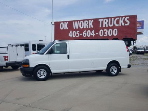 Used 2019 Chevrolet Express 3500 3500 Cargo Extended w/ Driver Convenience Package image 2