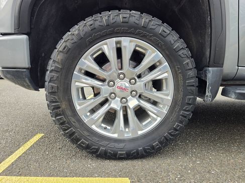 Used 2024 GMC Sierra 1500 Denali w/ Technology Package AWD/4WD image 10