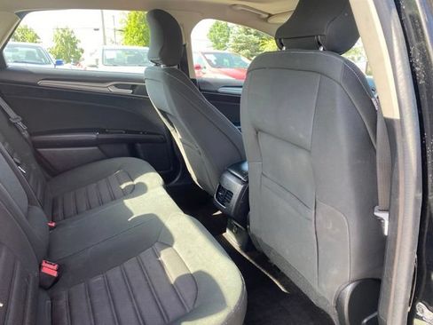 Used 2017 Ford Fusion SE FWD image 21