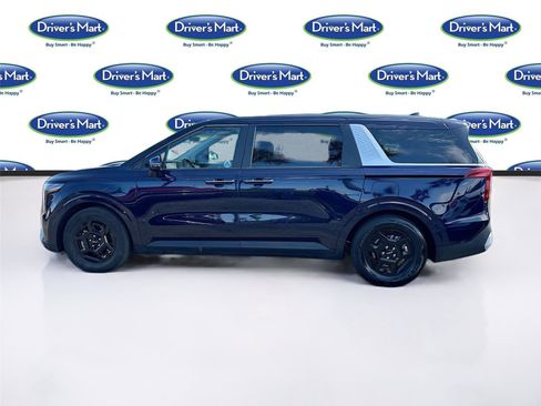 Used 2025 Kia Carnival FWD image 4