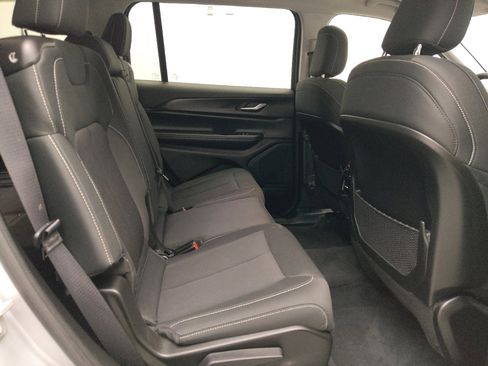 Used 2023 Jeep Grand Cherokee L Laredo image 19