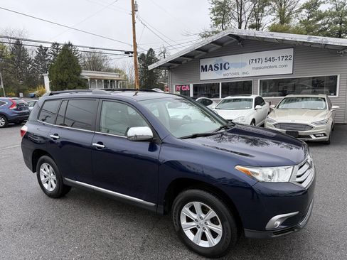 Used 2011 Toyota Highlander SE w/ Tow Pkg image 30