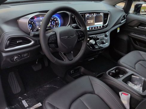 New 2026 Chrysler Pacifica Select w/ S Appearance Package image 9