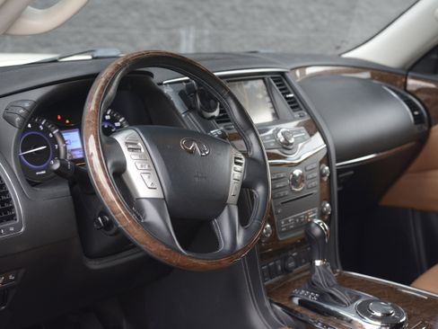Used 2017 INFINITI QX80 Signature Edition RWD image 4