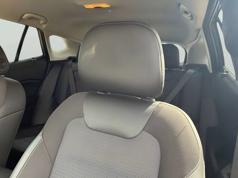 Used 2024 Chevrolet Trax LT FWD image 12