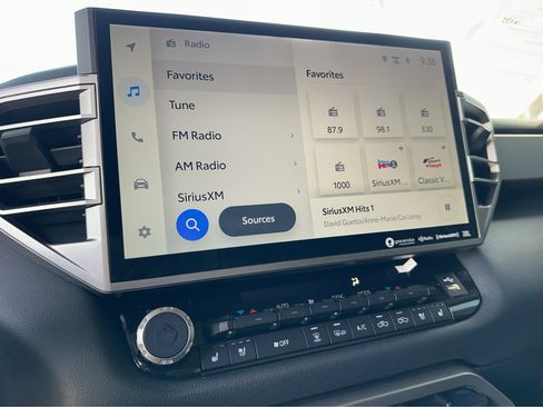 Used 2022 Toyota Tundra Limited image 5