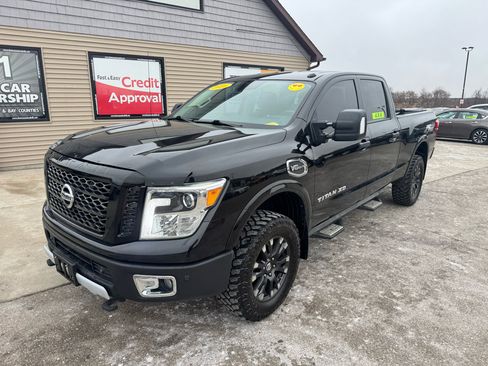 Used 2016 Nissan Titan S image 1