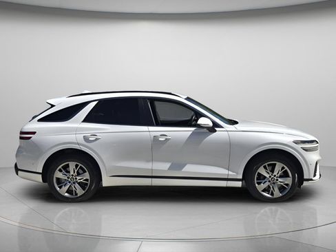 Used 2022 Genesis GV70 3.5T Sport w/ Sport Advanced Package AWD/4WD image 3
