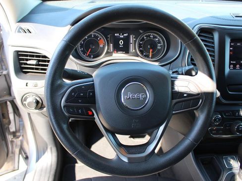 Used 2020 Jeep Cherokee Latitude FWD image 19