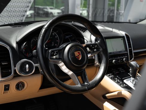 Used 2016 Porsche Cayenne AWD/4WD image 11
