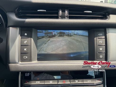 Used 2018 Jaguar XF Premium RWD image 32