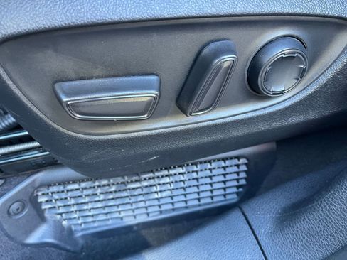 Used 2025 Toyota Sienna XLE image 24