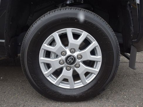 Certified 2025 Toyota Tacoma SR5 image 28