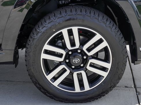 Certified 2022 Toyota 4Runner Limited AWD/4WD image 10